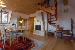 Apartmán HANKA - Útulný krb v obývacej izbe