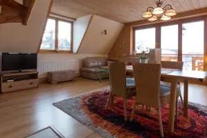 Apartmán HANKA - obývacia izba s jedálenským kútom